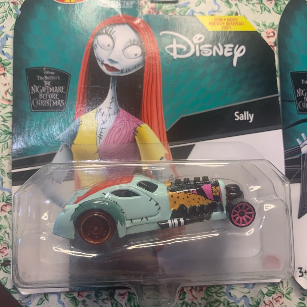 NIB Disney The nightmare before Christmas Hotwheels Sally and Jack Skellington